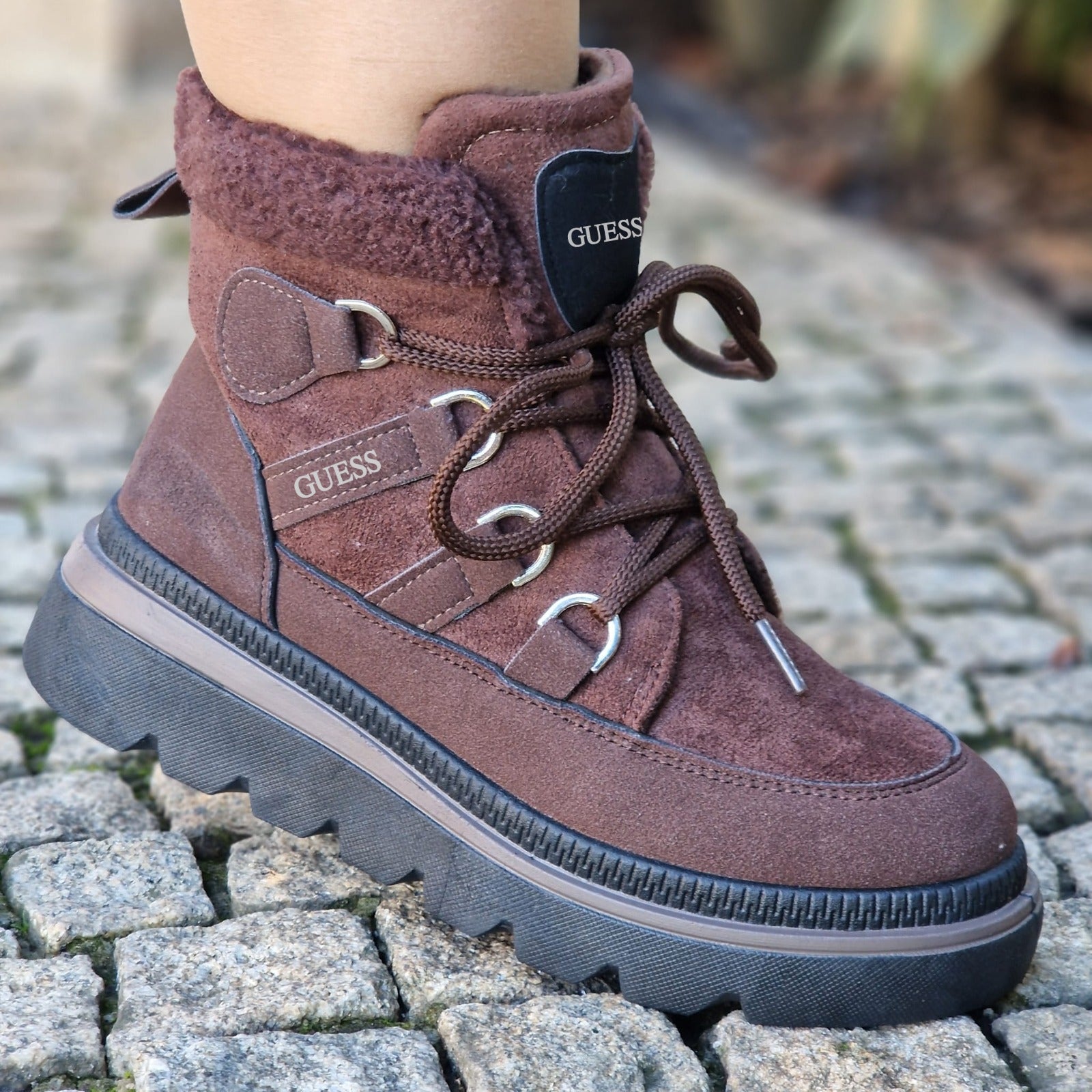 Bota Guess 83 castanha