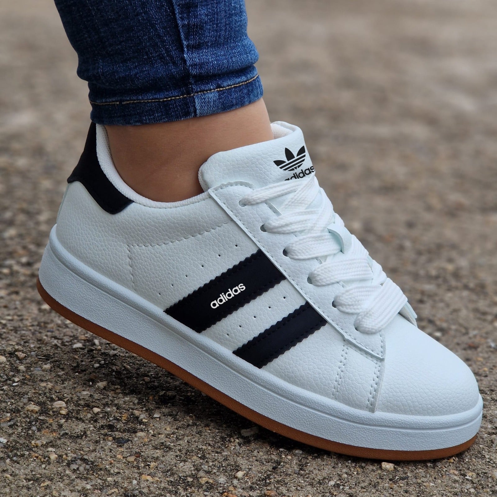 A 29 branc risca preto