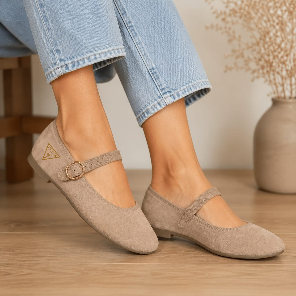 Bailarina com fivela Guess bege