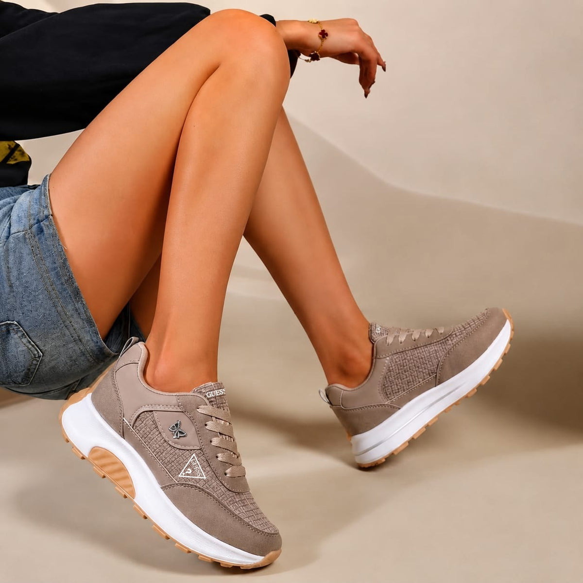 Guess  1 khaki