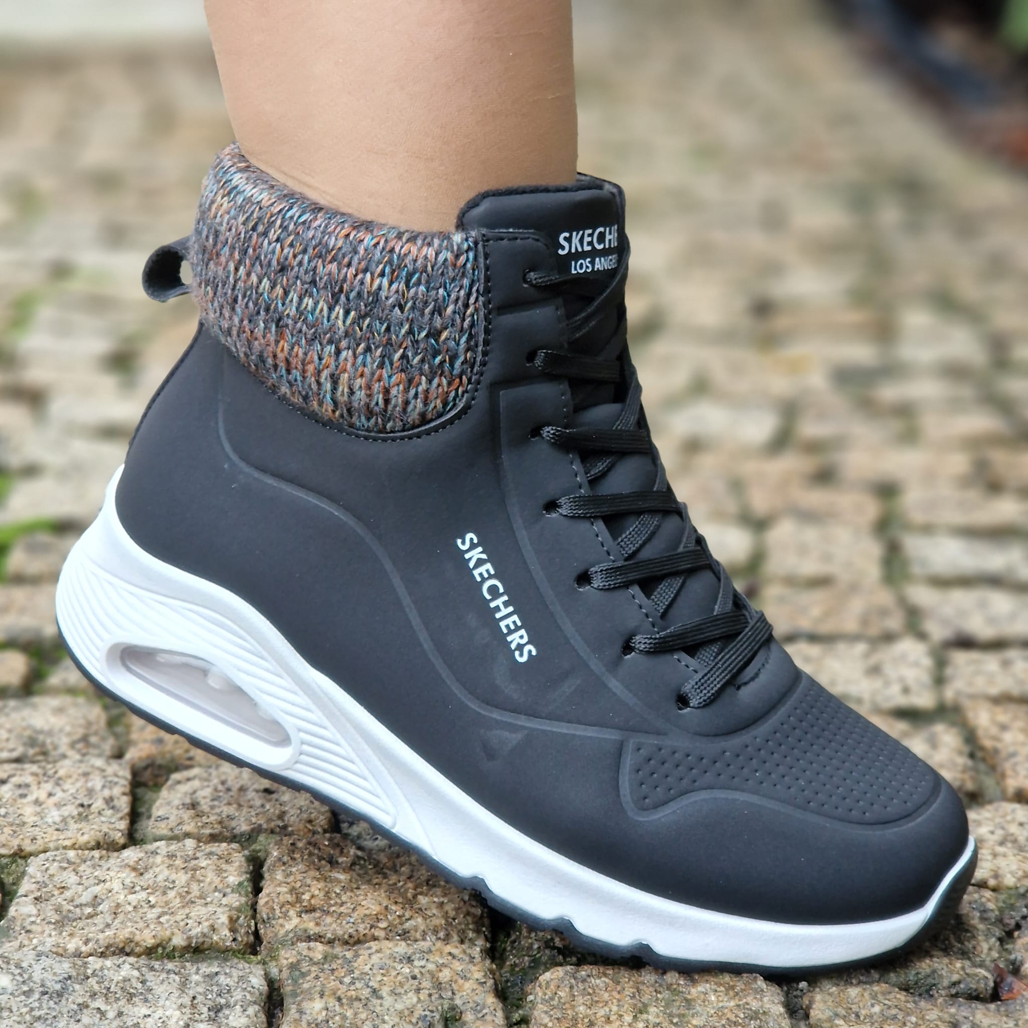 A bota Skechers 1 preto